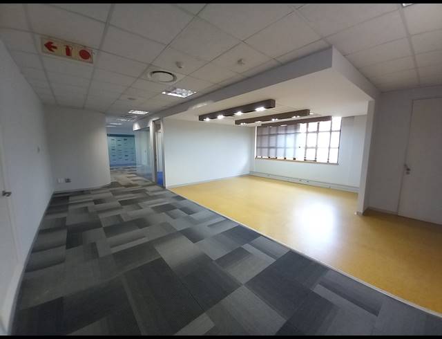 1,090M² OFFICE TO LET IN BRYANSTON